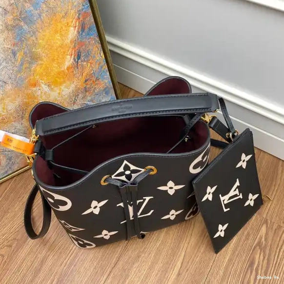 NÉONOÉ VUITTON LOUIS 0626